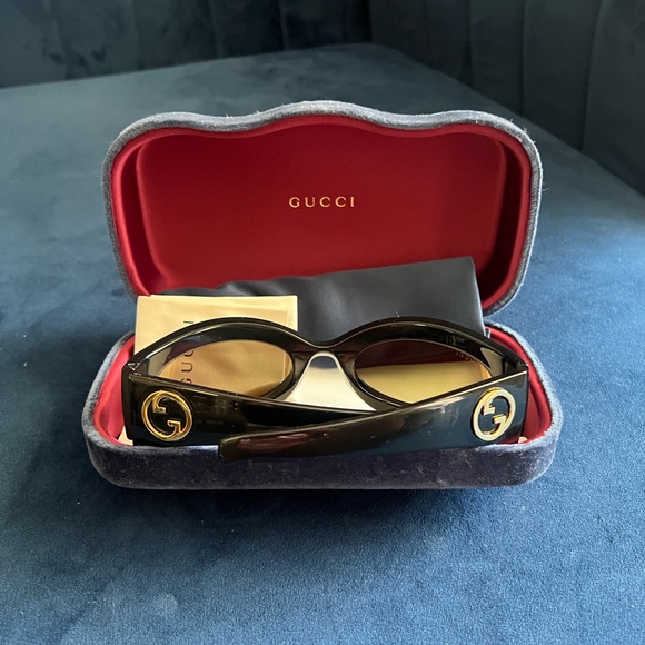 Gucci Black Sunglasses with Reflective Lenses